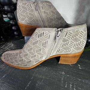 1.STATE Idaah Suede Ankle Booties | Women’s 10